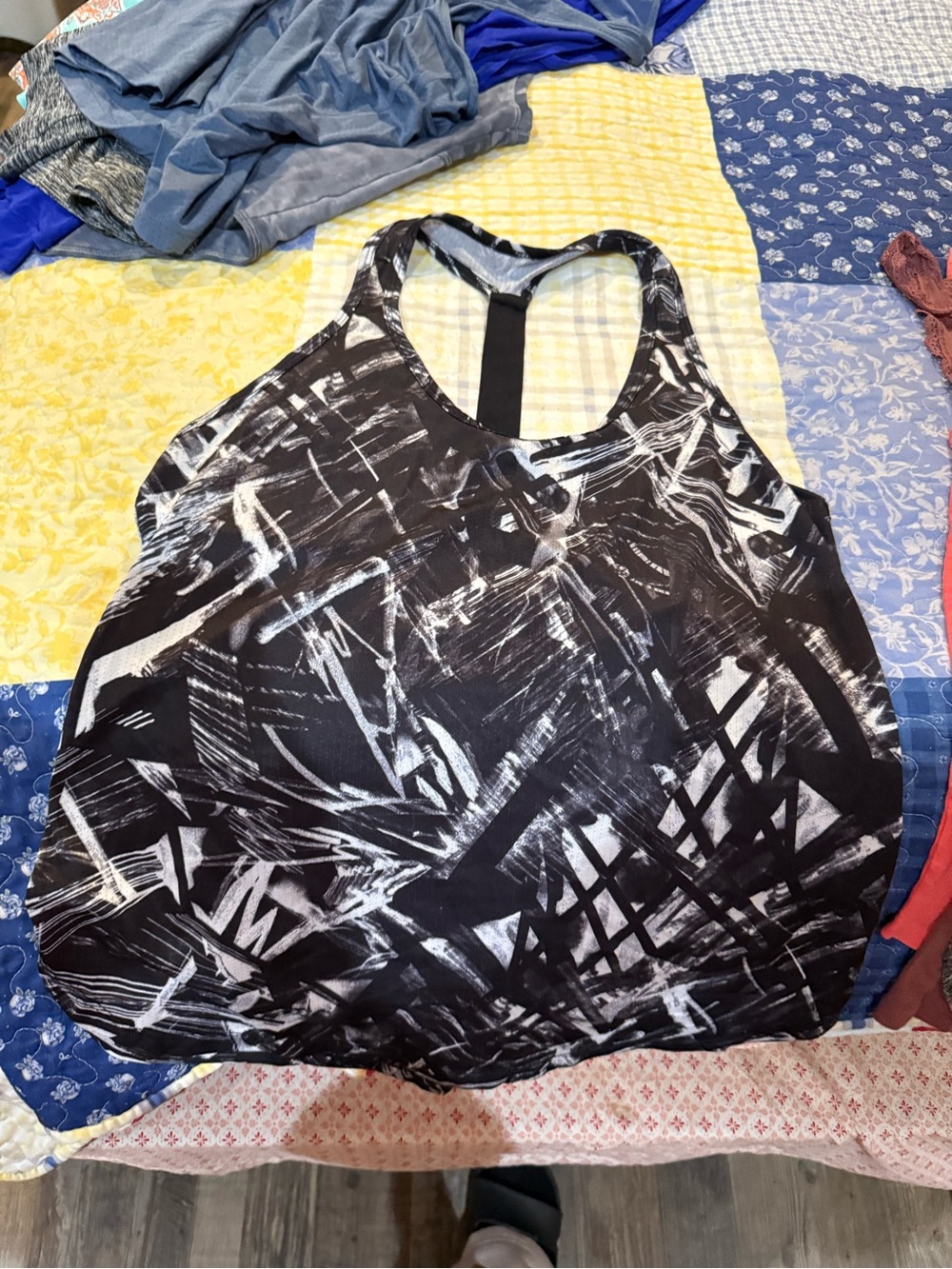 Black & White Abstract Racerback Tank Top - Women's Activewear
